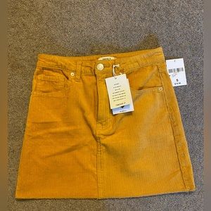 Ribbed mustard skirt